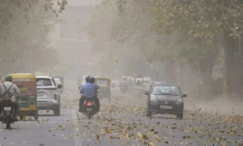 Ghaziabad Weather: गाज़ियाबाद में तापमान 6.8 डिग्री ठंड और भारी कोहरे के साथ AQI 460 पहुंचा खतरनाक लाल जोन में