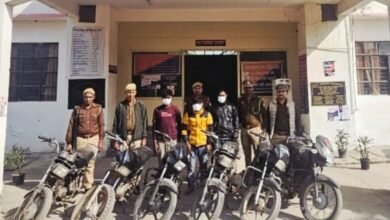 Noida Crime: नोलेज पार्क पुलिस ने किया बड़ा खुलासा, चोरी की बाइक और नकली नंबर प्लेट के साथ तीन आरोपी गिरफ्तार